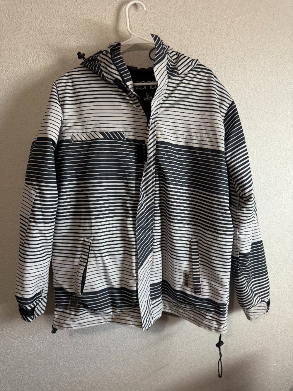 Zonal Mens Black & White Striped Hooded Snowboard Jacket Size L Large